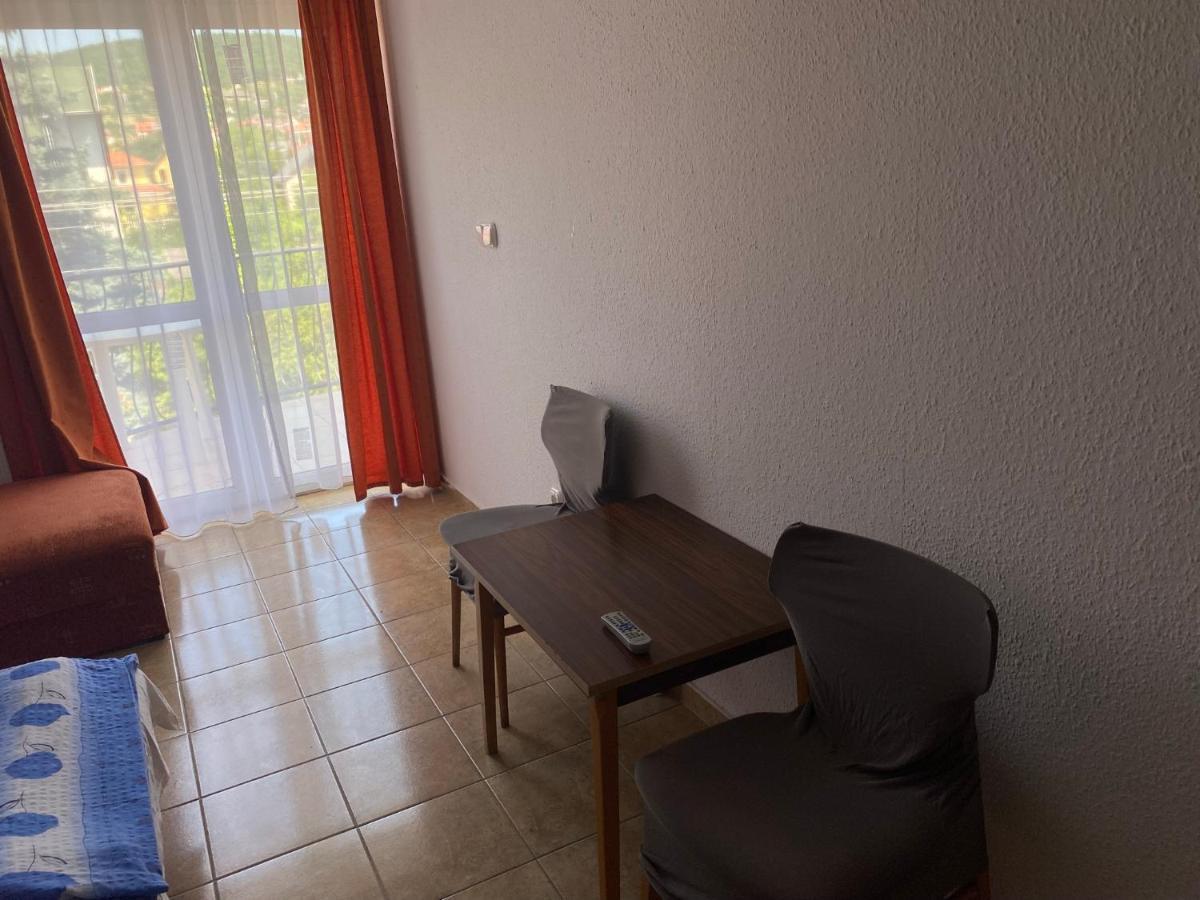 Abigel Apartmanhaz 블로톤퓌레드 외부 사진