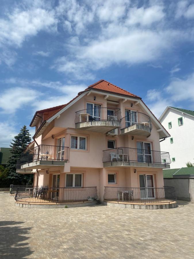 Abigel Apartmanhaz 블로톤퓌레드 외부 사진